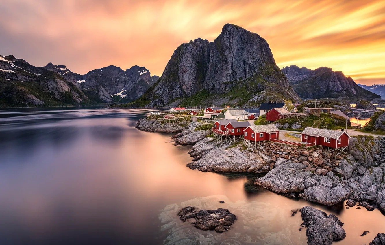Фото обои небо, облака, горы, камни, скалы, берег, вечер, Норвегия