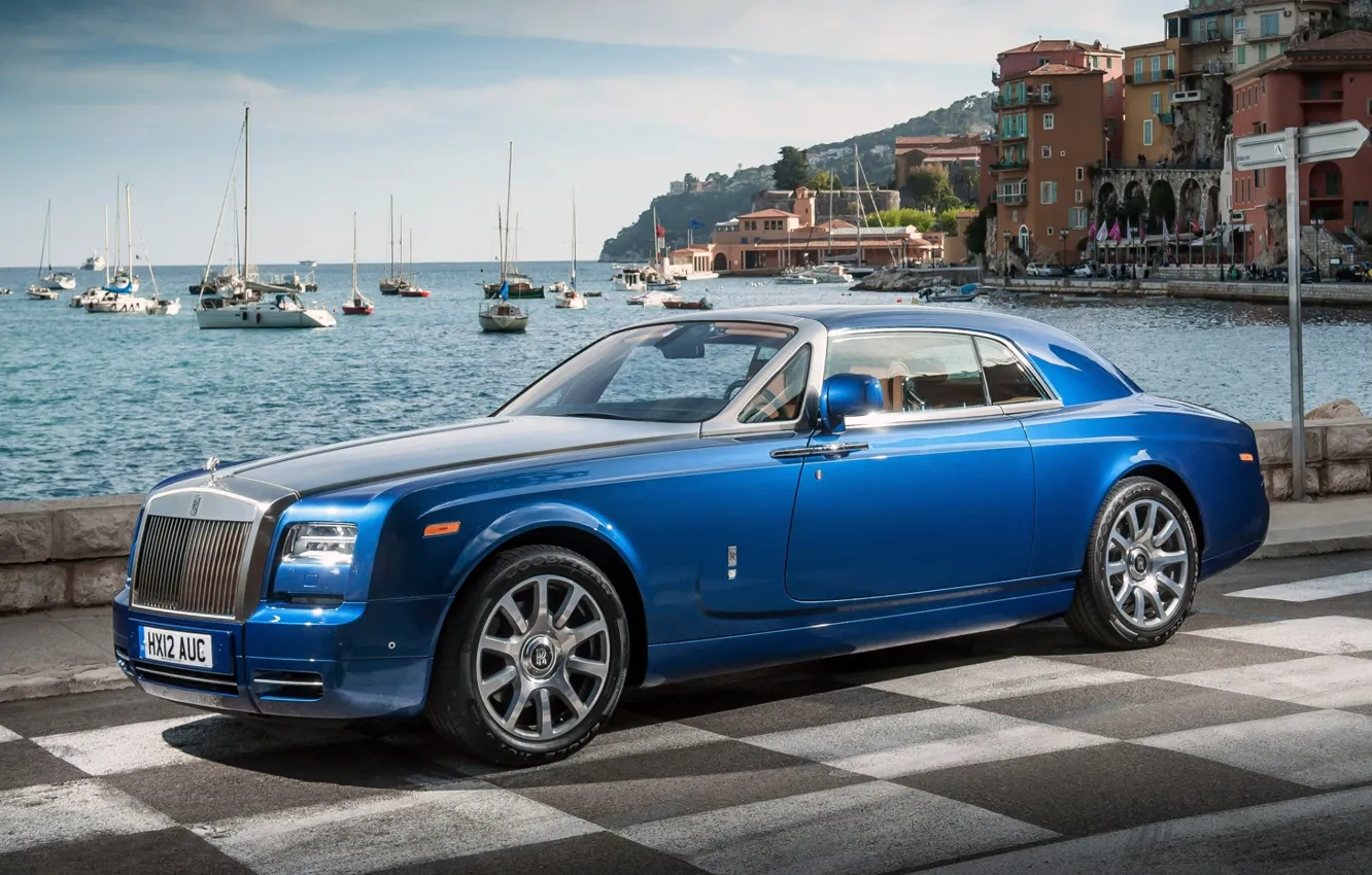 Фото обои небо, вода, синий, фон, купе, яхты, Rolls-Royce, Phantom