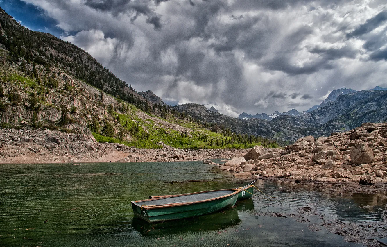 Фото обои горы, камни, лодка, Калифорния, California, Lake Sabrina, Озеро Сабрина