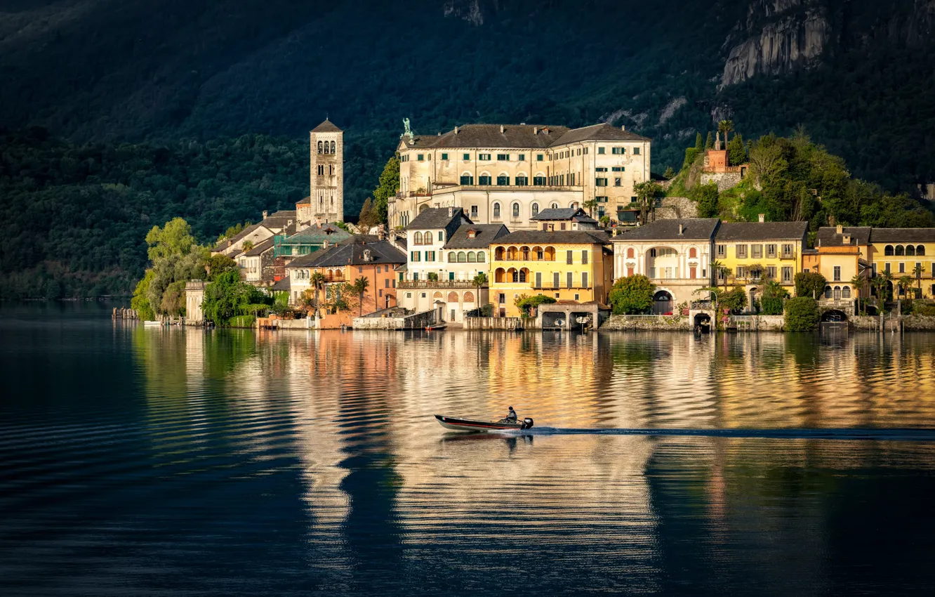 Фото обои пейзаж, природа, озеро, лодка, дома, Италия, деревушка, коммуна