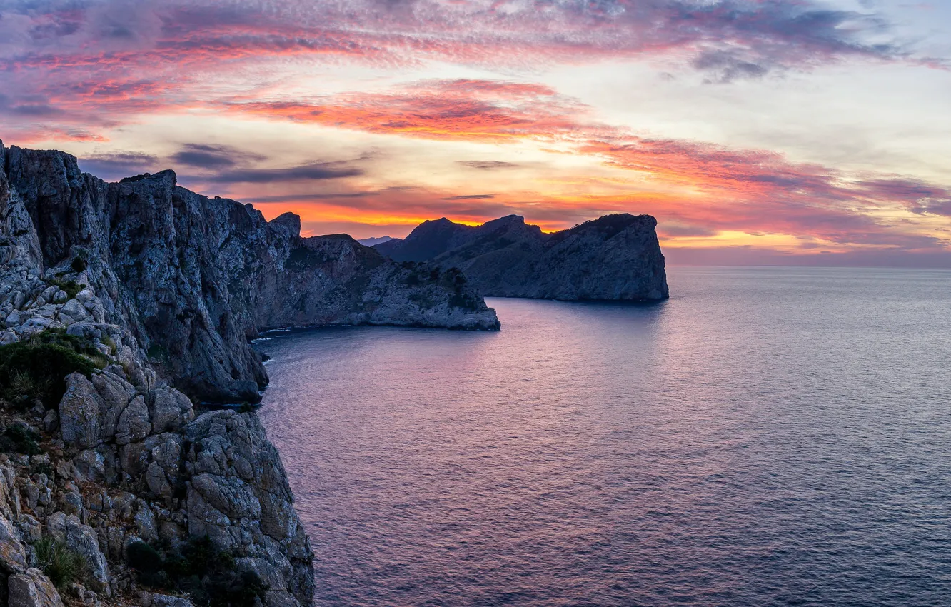 Фото обои море, закат, скалы, зарево, Испания, Балеарские острова, Кап-де-Форментор