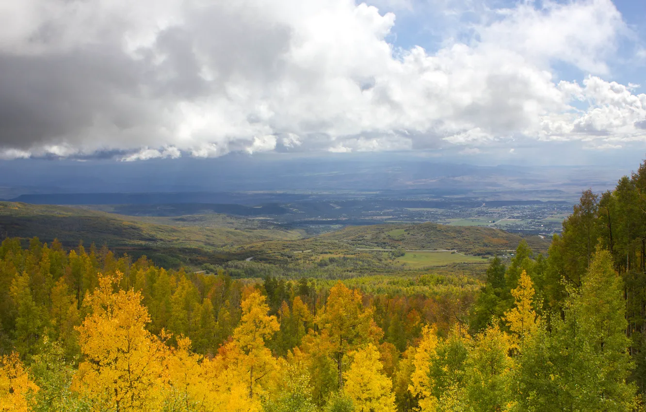 Фото обои осень, лес, небо, облака, деревья, горы, долина