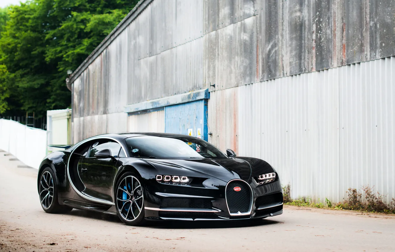 Фото обои Bugatti, Black, street, Chiron
