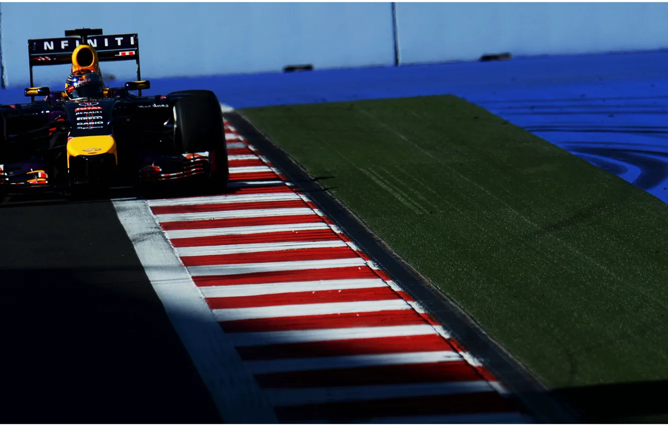 Фото обои Гонщик, Russia, Formula 1, Sebastian Vettel, Чемпион, Sochi