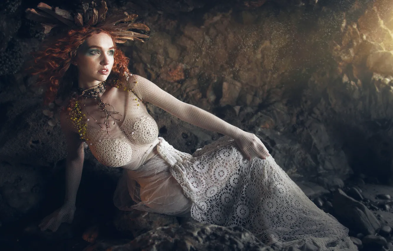 Фото обои redhead, pose, cave, makeup, alexandria basso