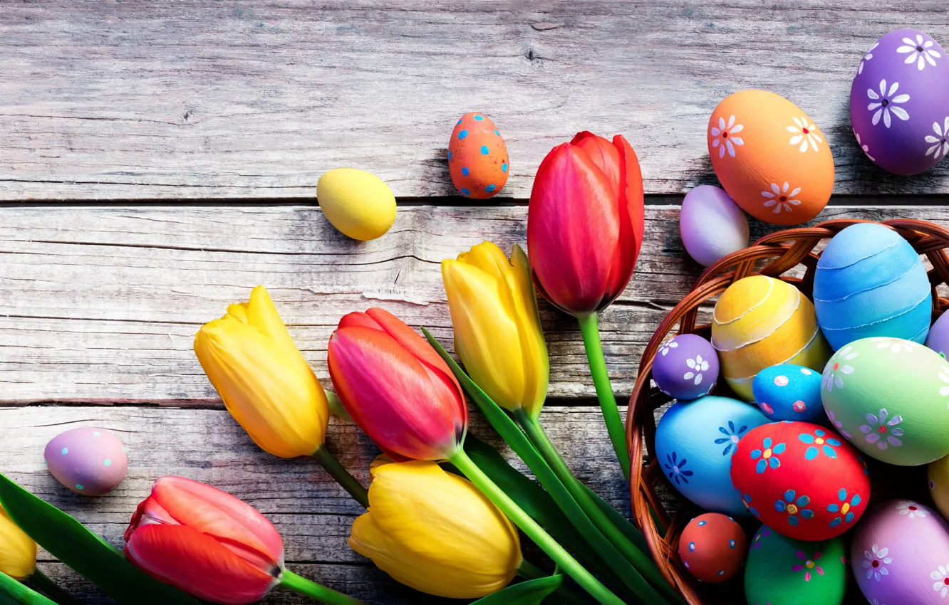 Фото обои цветы, праздник, доски, яйца, Пасха, тюльпаны, корзинка, Easter