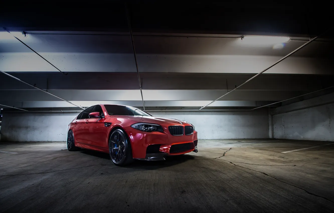 Фото обои оранжевый, BMW, БМВ, парковка, вид спереди, f10, Sakhir Orange