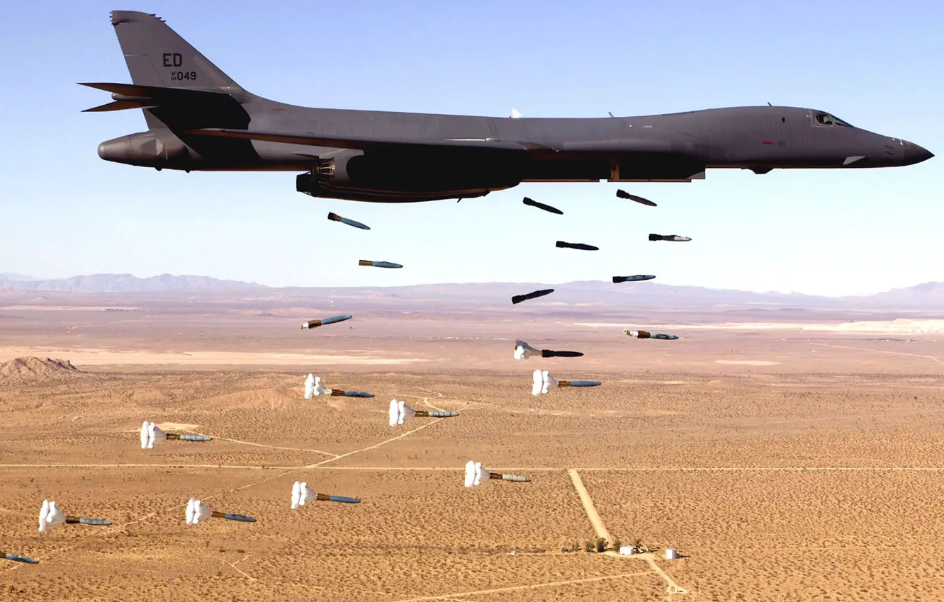 Фото обои полет, самолет, бомбардировщик, бомбы, учения, B-1