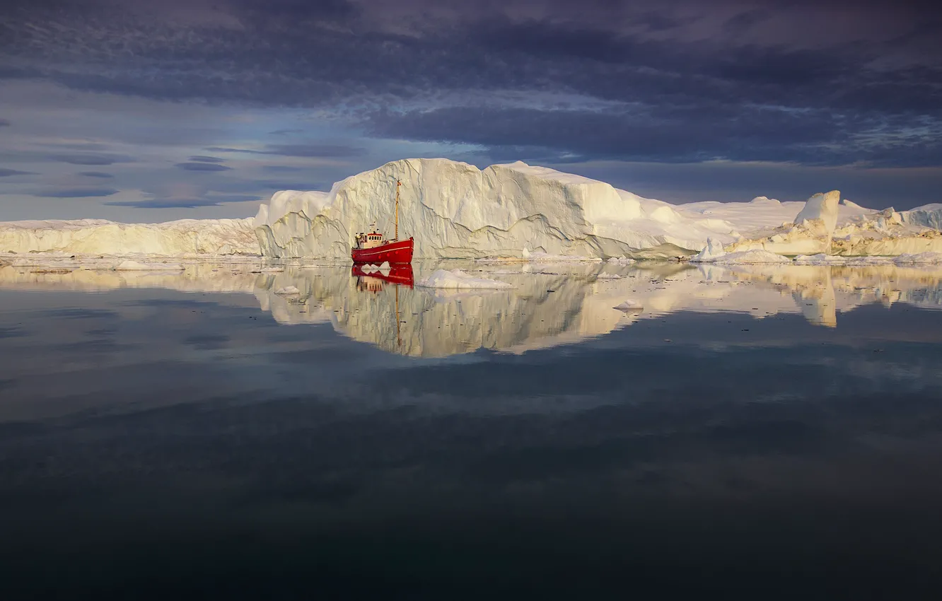 Фото обои небо, отражение, лодка, айсберг, Гренландия