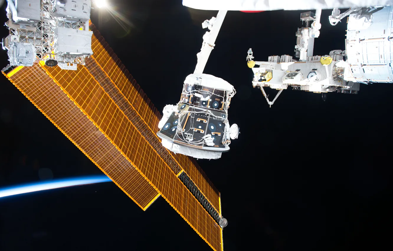 Фото обои орбита, МКС, НАСА, солнечная батарея