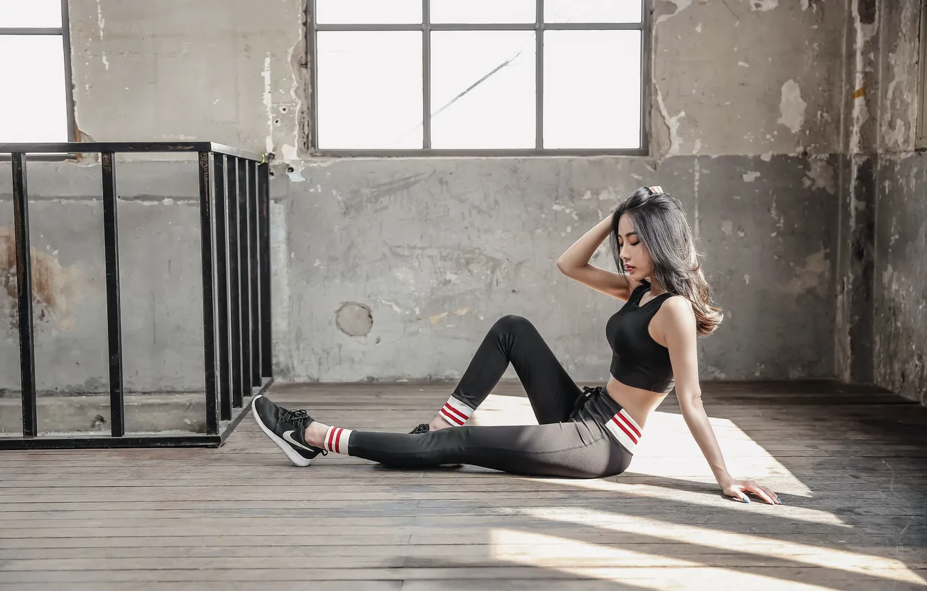 Фото обои Nike, women, asian, sitting, fitness model, on the floor, hands in hair, tight clothing