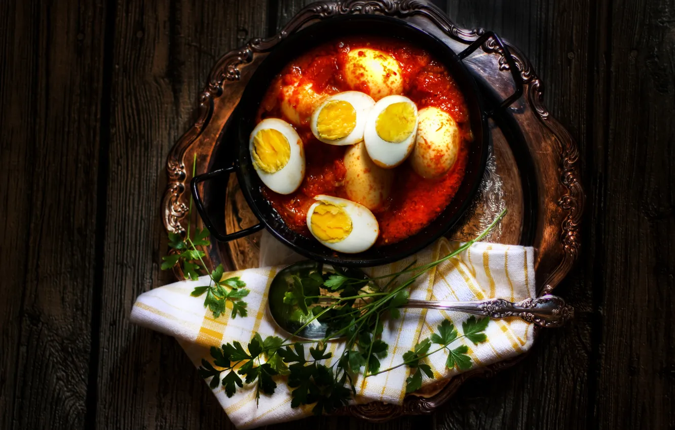 Фото обои темный фон, еда, яйца, блюдо, в томате