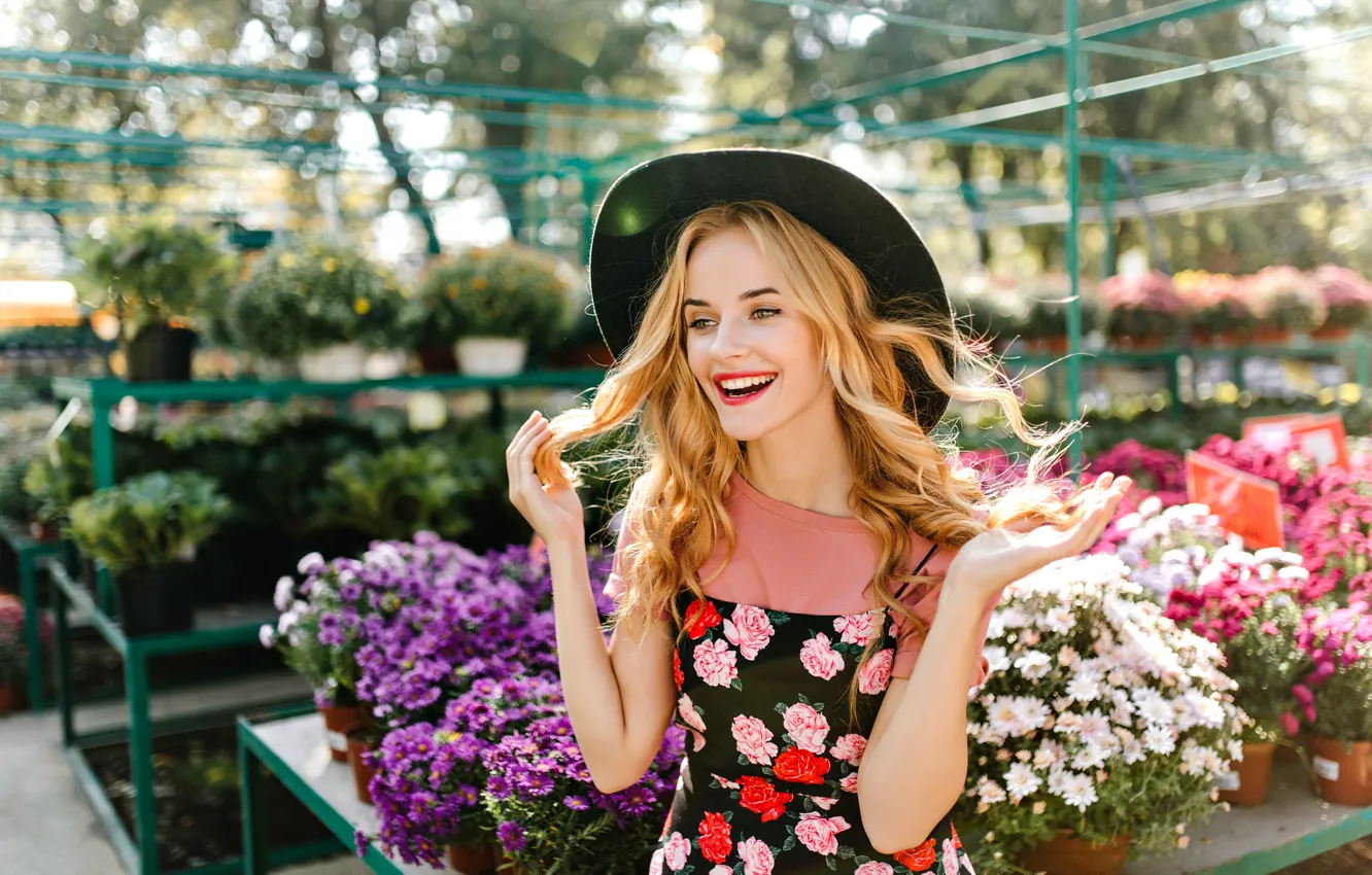 Фото обои лето, девушка, радость, цветы, поза, улыбка, портрет, букет