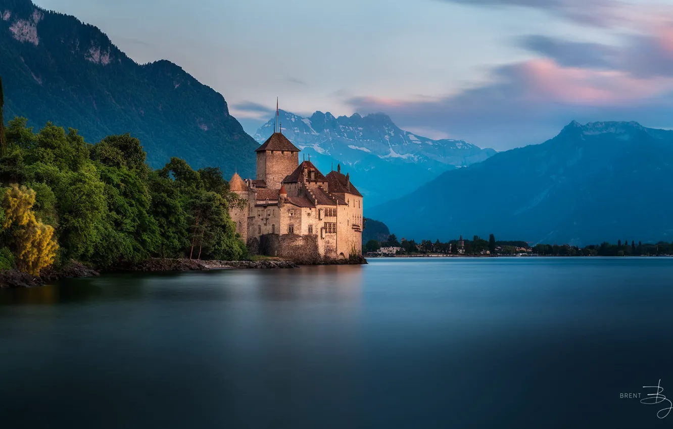 Фото обои горы, озеро, замок, Switzerland, Швейцарии, Chillon, фотограф Brent Goldman