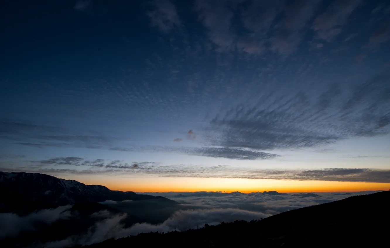 Фото обои небо, облака, горы, рассвет, холмы, утро, Япония, дымка