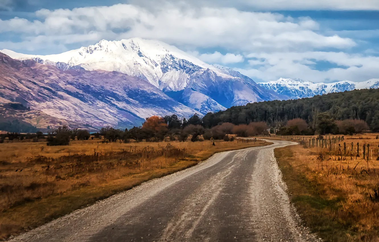 Фото обои дорога, небо, облака, горы, озеро, забор, поля, Новая Зеландия