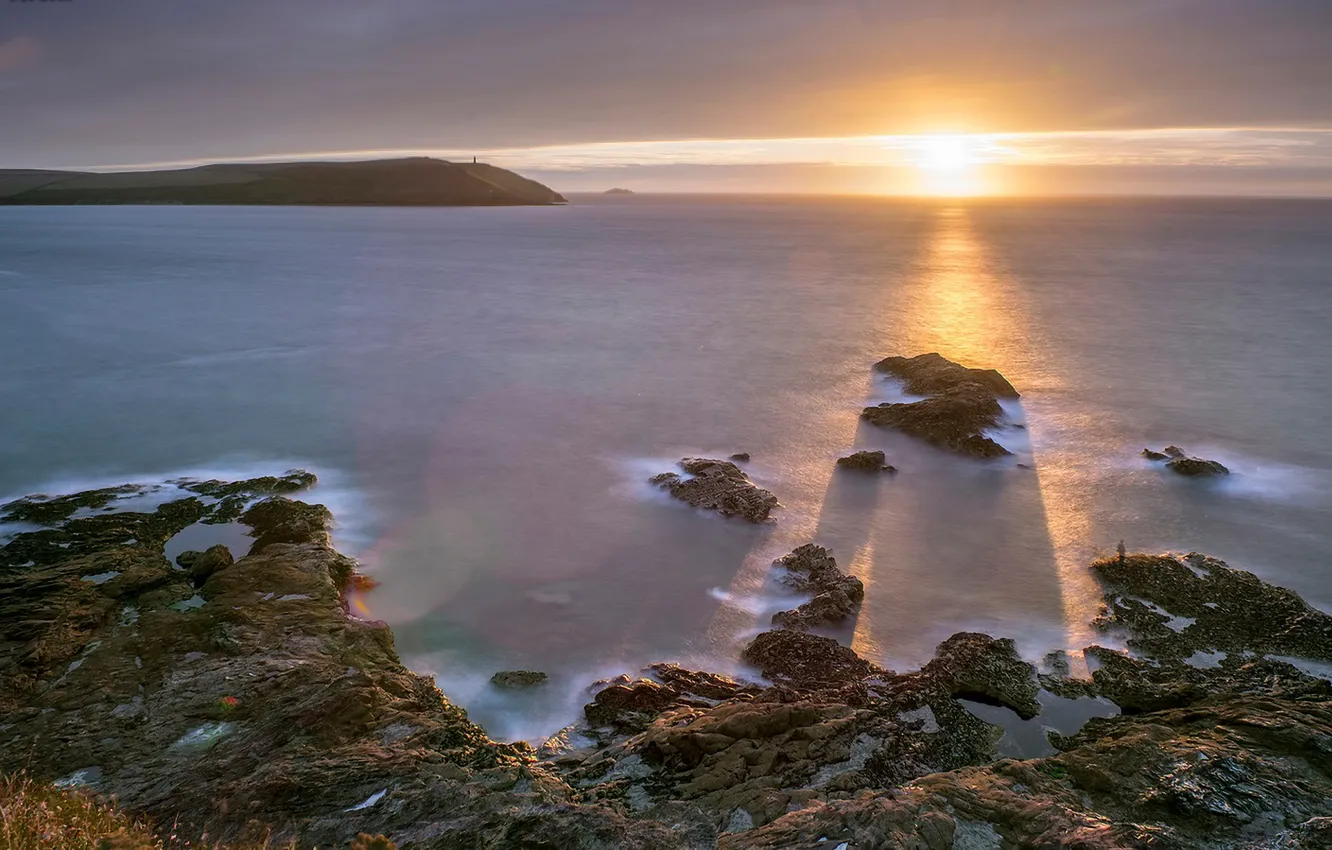 Фото обои море, солнце, камни, скалы, рассвет, побережье