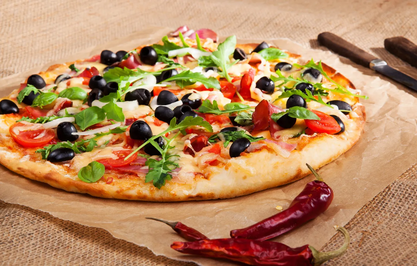 Фото обои еда, сыр, перец, овощи, пицца, помидоры, маслины, ветчина