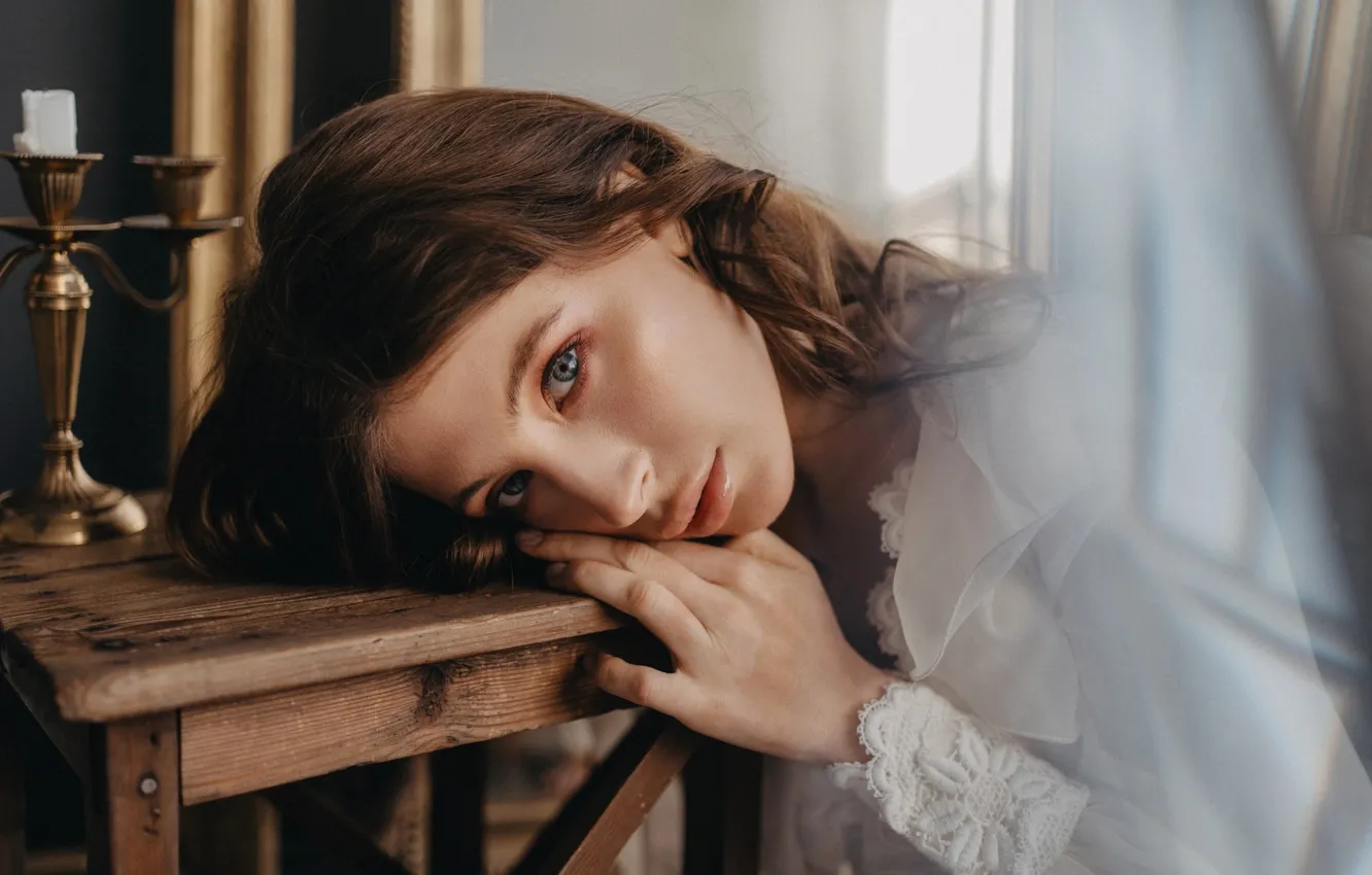 Фото обои взгляд, девушка, лицо, настроение, подсвечник, табурет, by Альбина Пономарева, Алина Касаткина