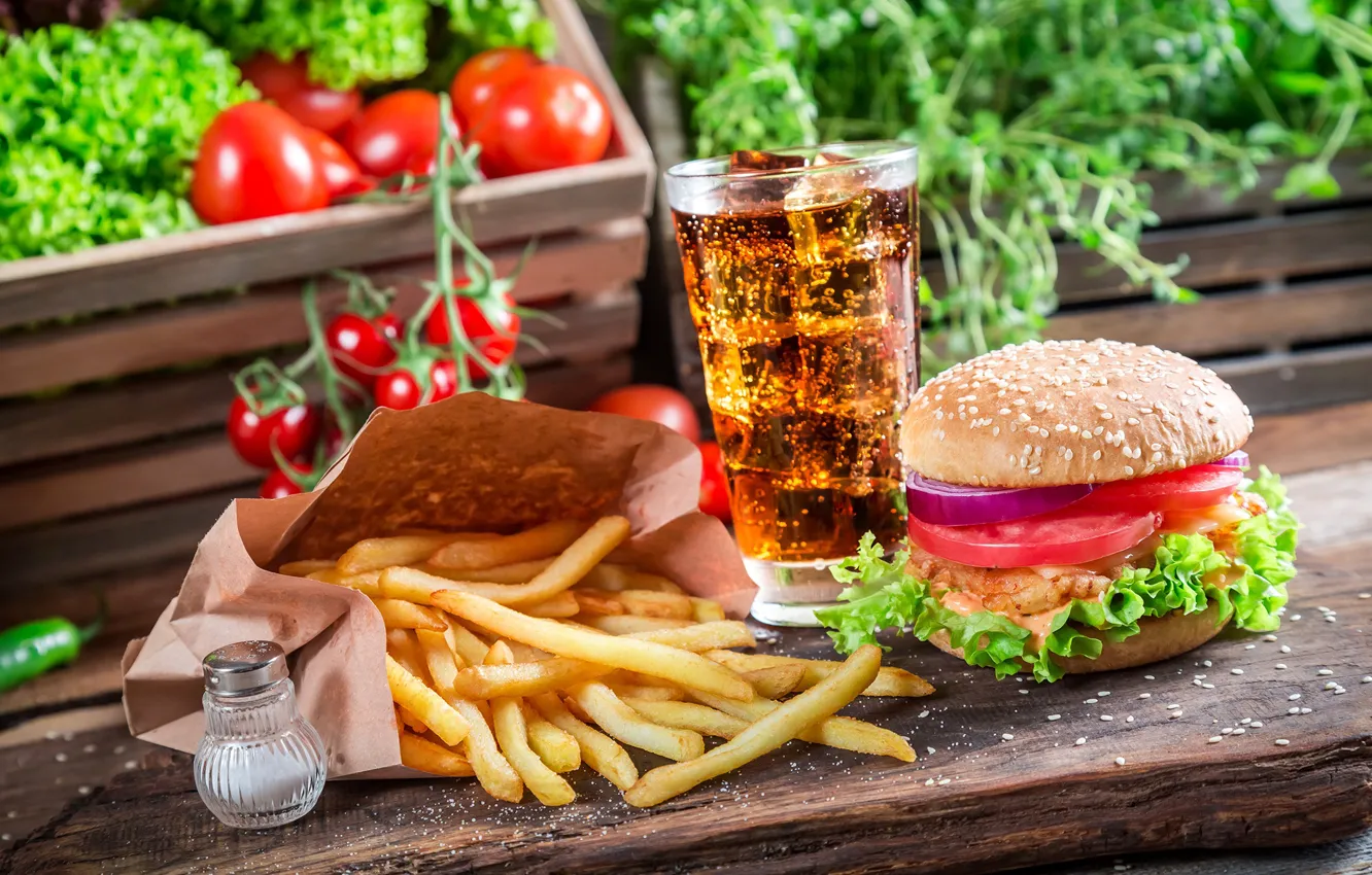 Фото обои мясо, помидоры, гамбургер, кола, картофель-фри