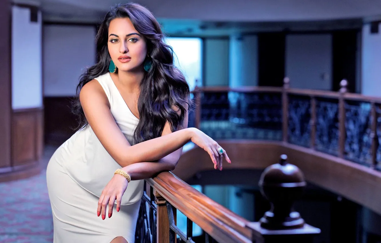 Фото обои Индия, актриса, брюнетка, sonakshi sinha