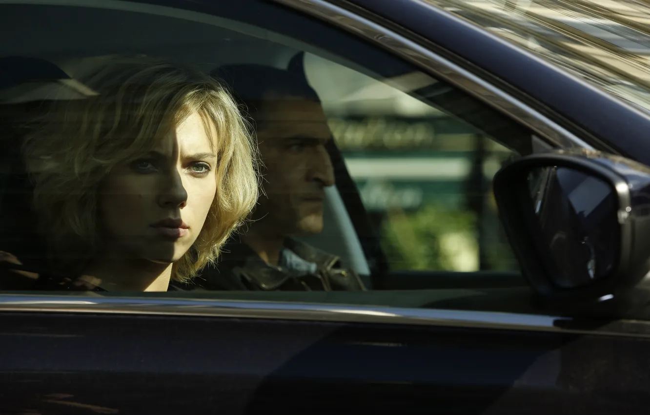 Фото обои авто, кадр, Scarlett Johansson, блондинка, Скарлетт Йоханссон, Lucy, полицейский, Люси