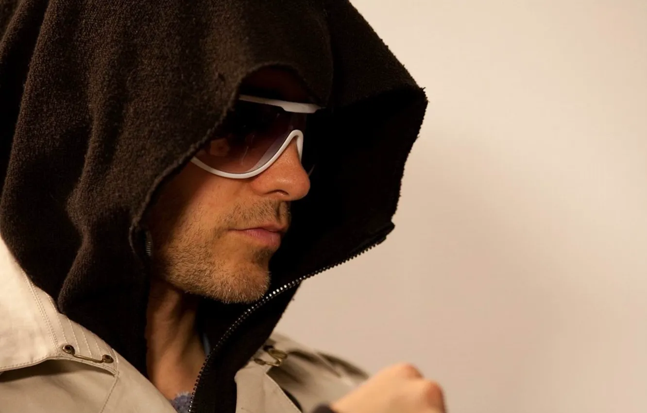Фото обои очки, капюшон, музыкант, щетина, пальто, Jared Leto