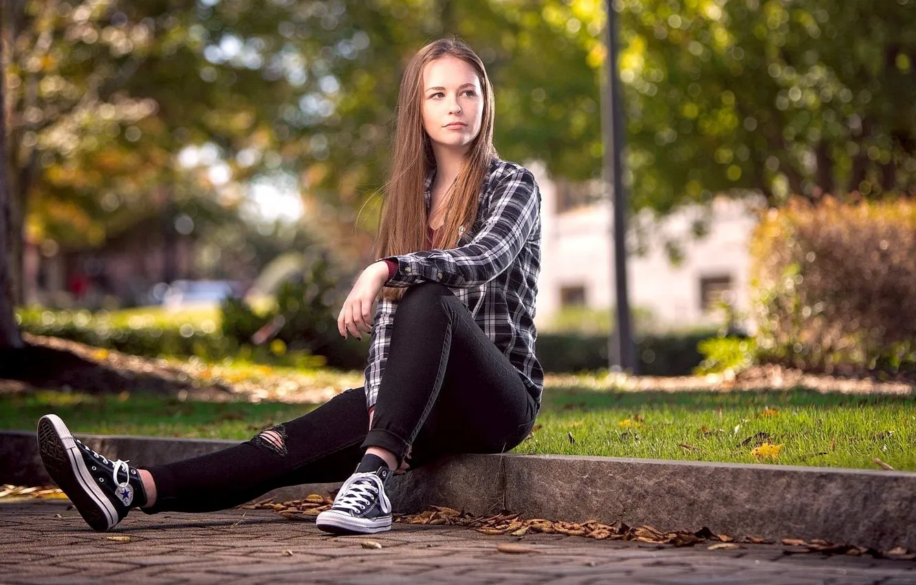 Фото обои girl, model, street, sneakers