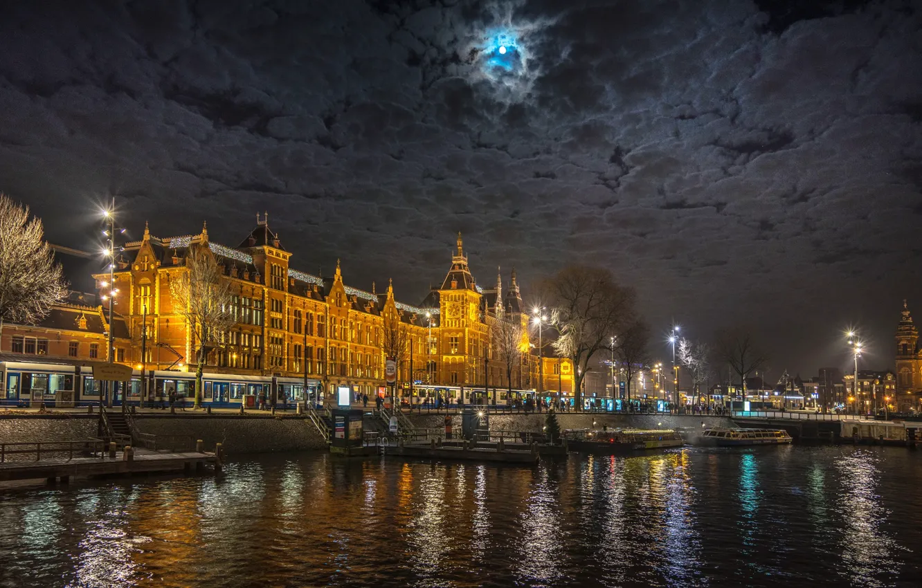 Фото обои облака, город, луна, здания, дома, вечер, освещение, Амстердам