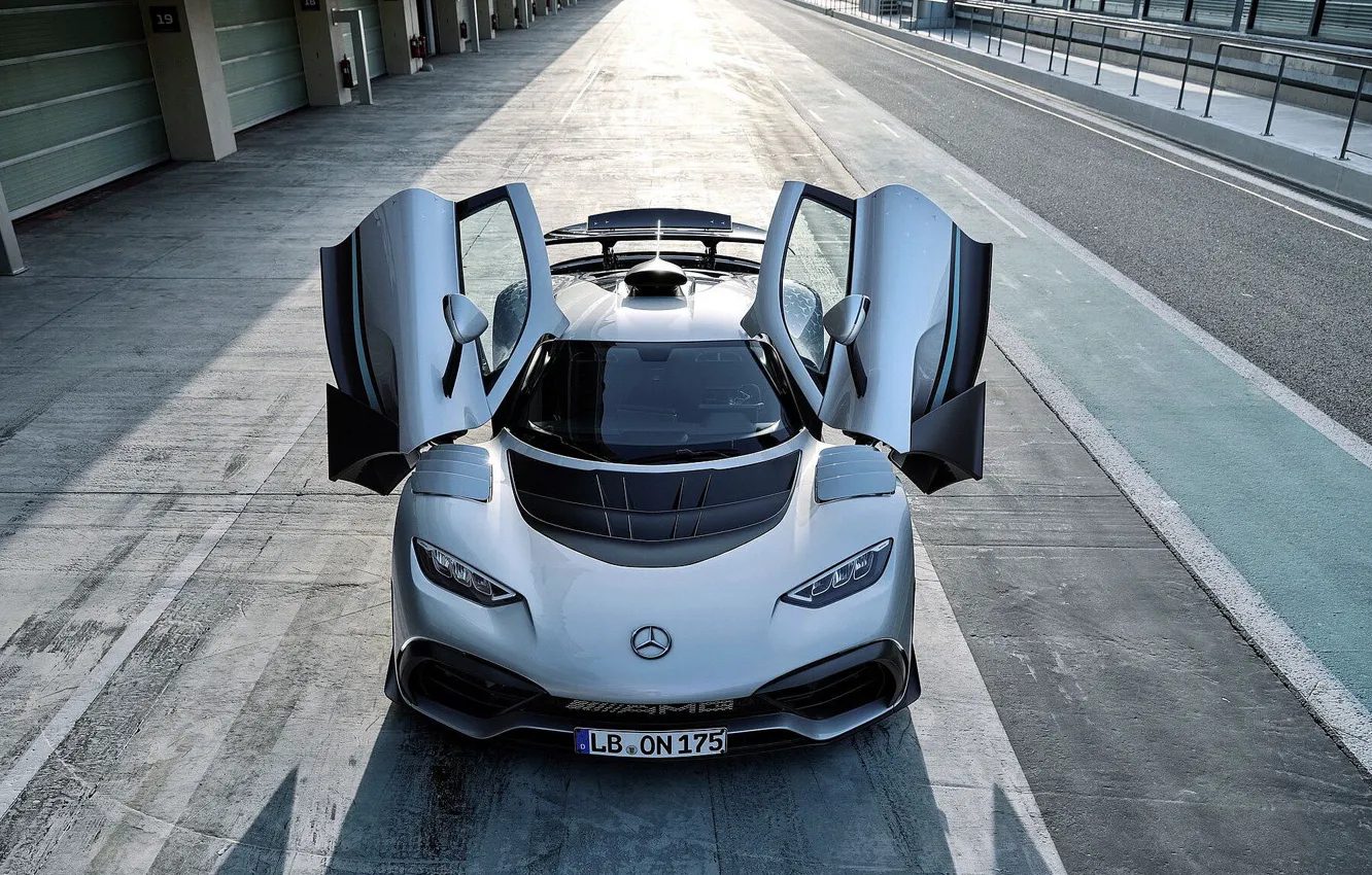 Фото обои спорт кар, One, Mercedes-AMG, открытые дверцы