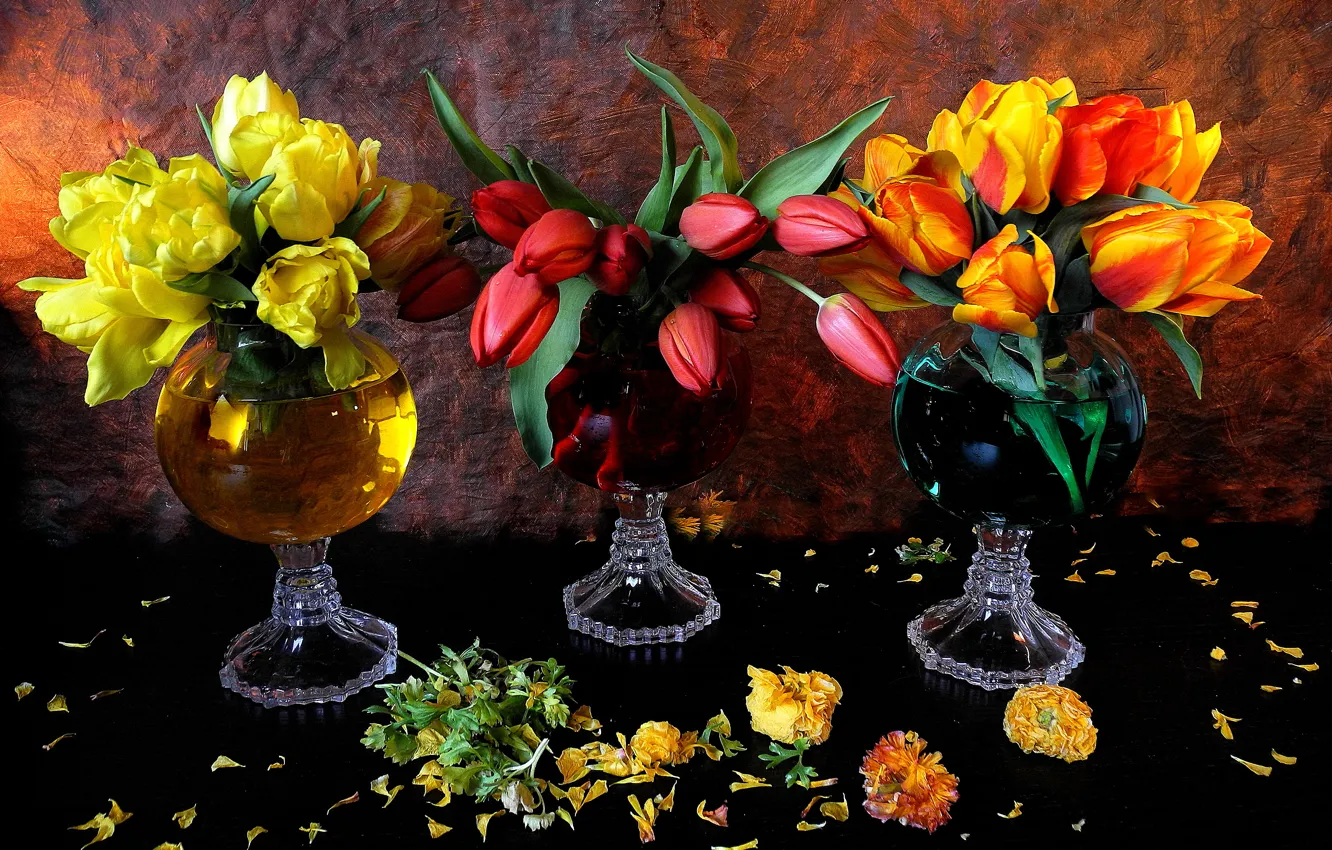 Фото обои листья, цветы, лепестки, тюльпаны, вазы