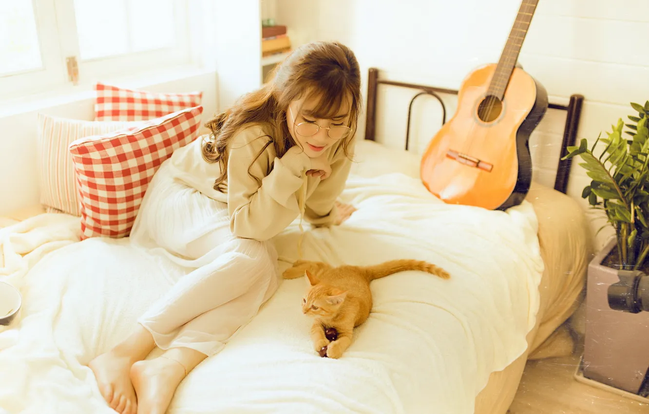 Фото обои кошка, девушка, гитара
