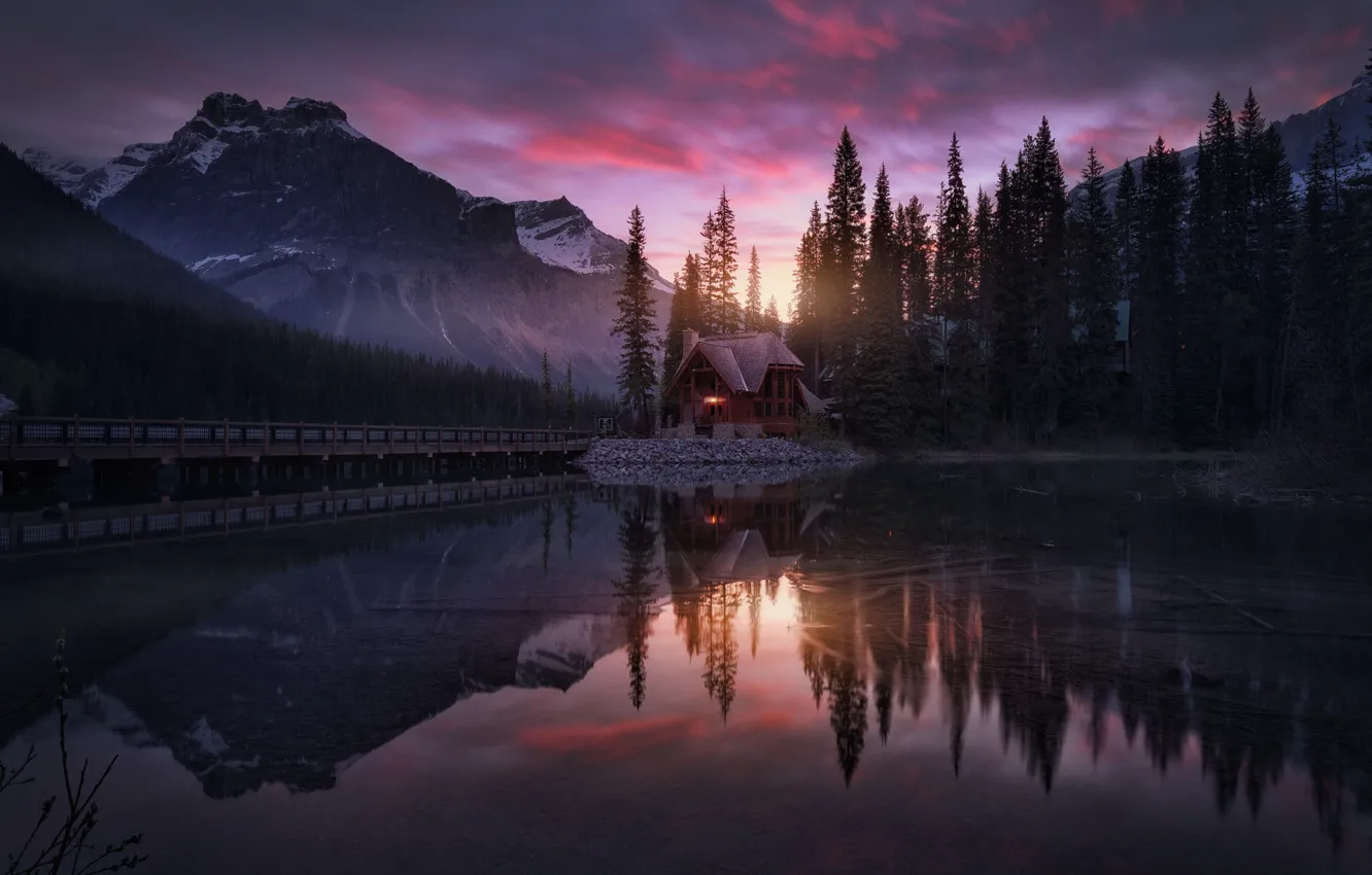 Фото обои отражения, горы, озеро, дом, утро, Канада, Джаспер