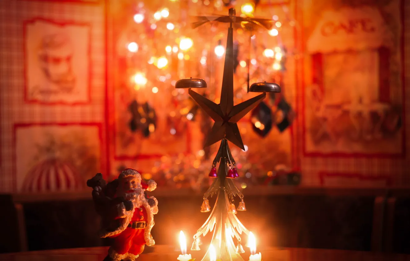 Фото обои огни, новый год, свечи, огоньки, ёлка, санта клаус, дед мороз, гирлянды