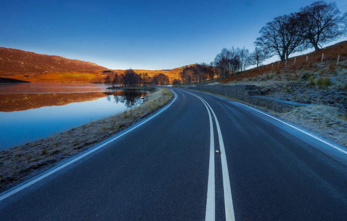 Фото обои дорога, горы, озеро, Шотландия
