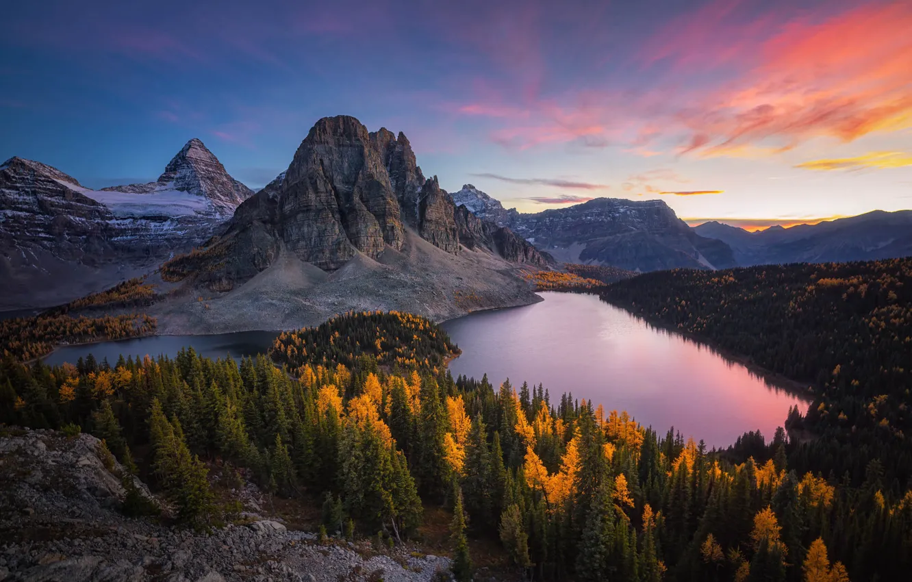 Фото обои осень, лес, небо, закат, горы, озеро, скалы, берег