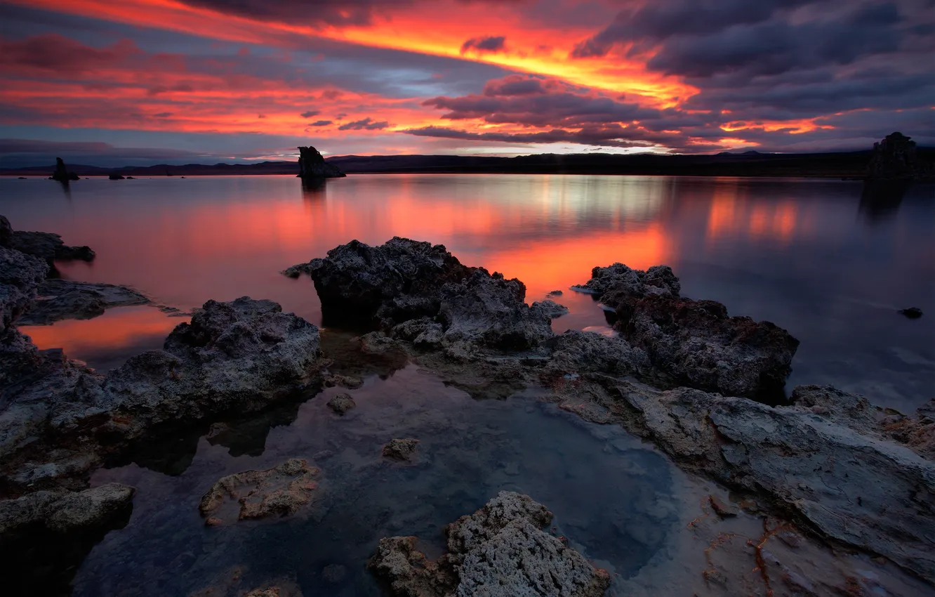 Фото обои закат, озеро, камни, зеркало