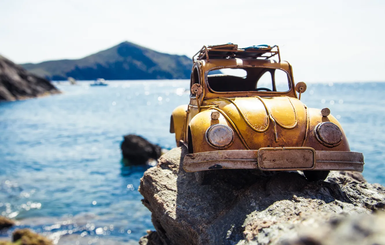 Фото обои море, авто, макро, желтый, камни, модель, игрушка, Citroen