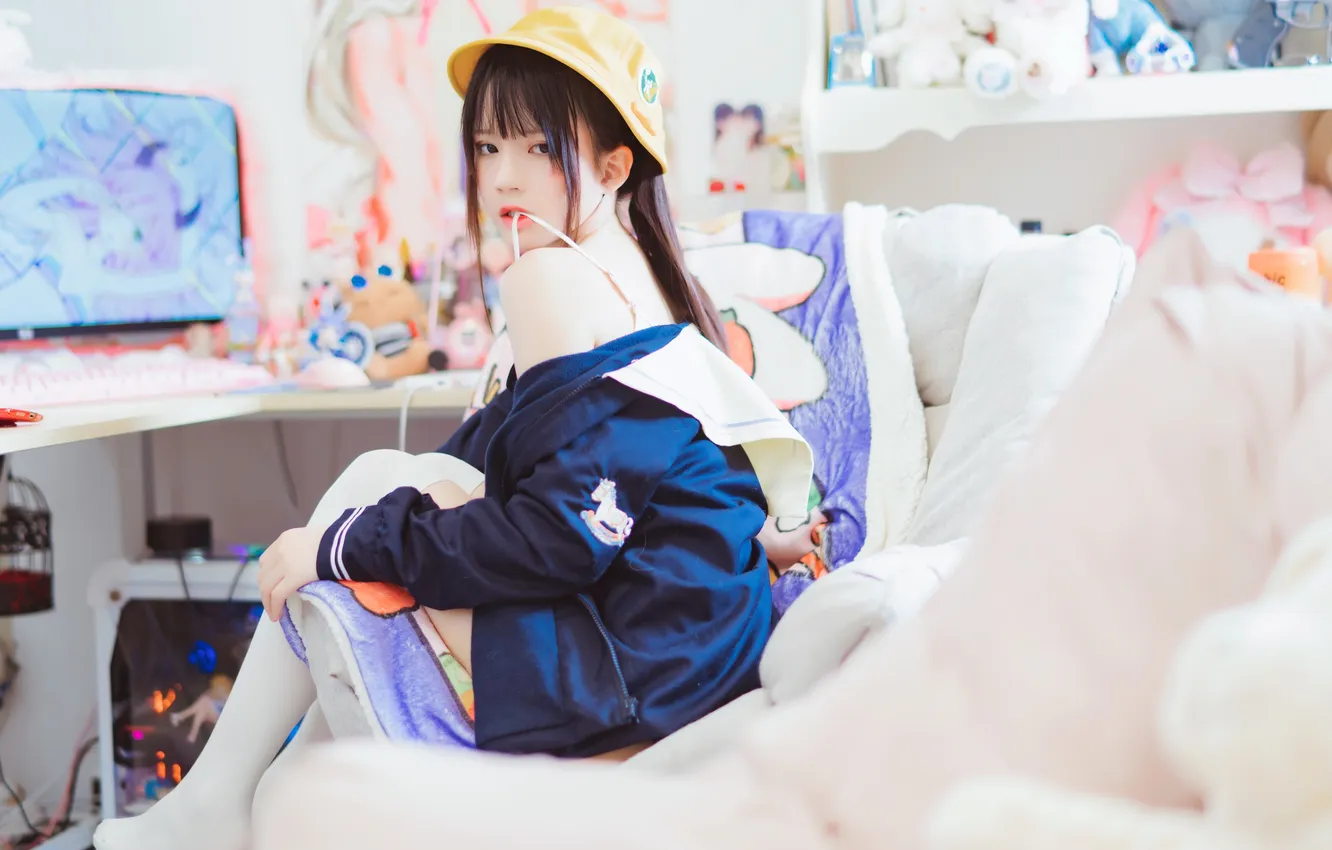 Фото обои Beautiful, Asian, Model, Woman, Sofa, Cute, Jacket, Pretty