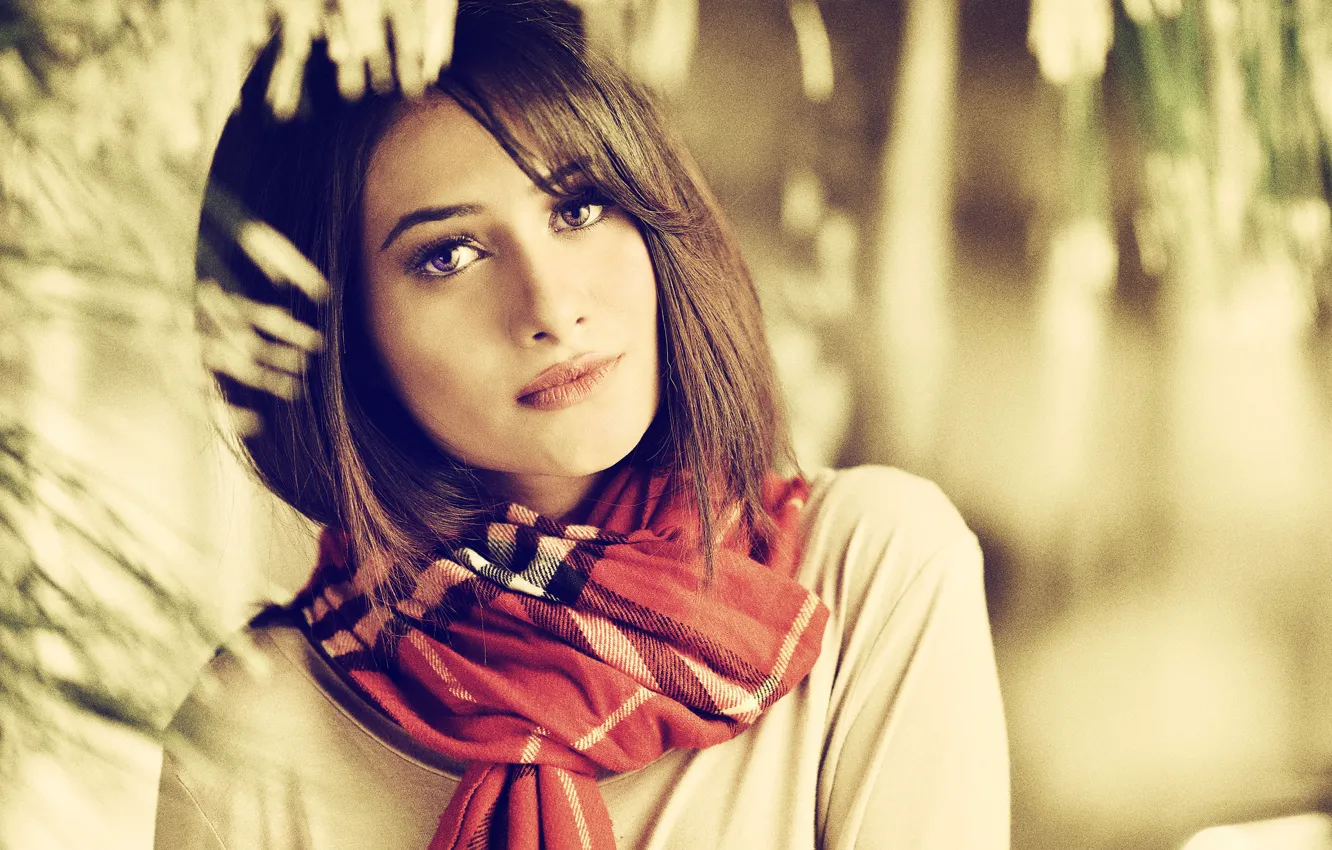 Фото обои взгляд, девушка, портрет, шарф