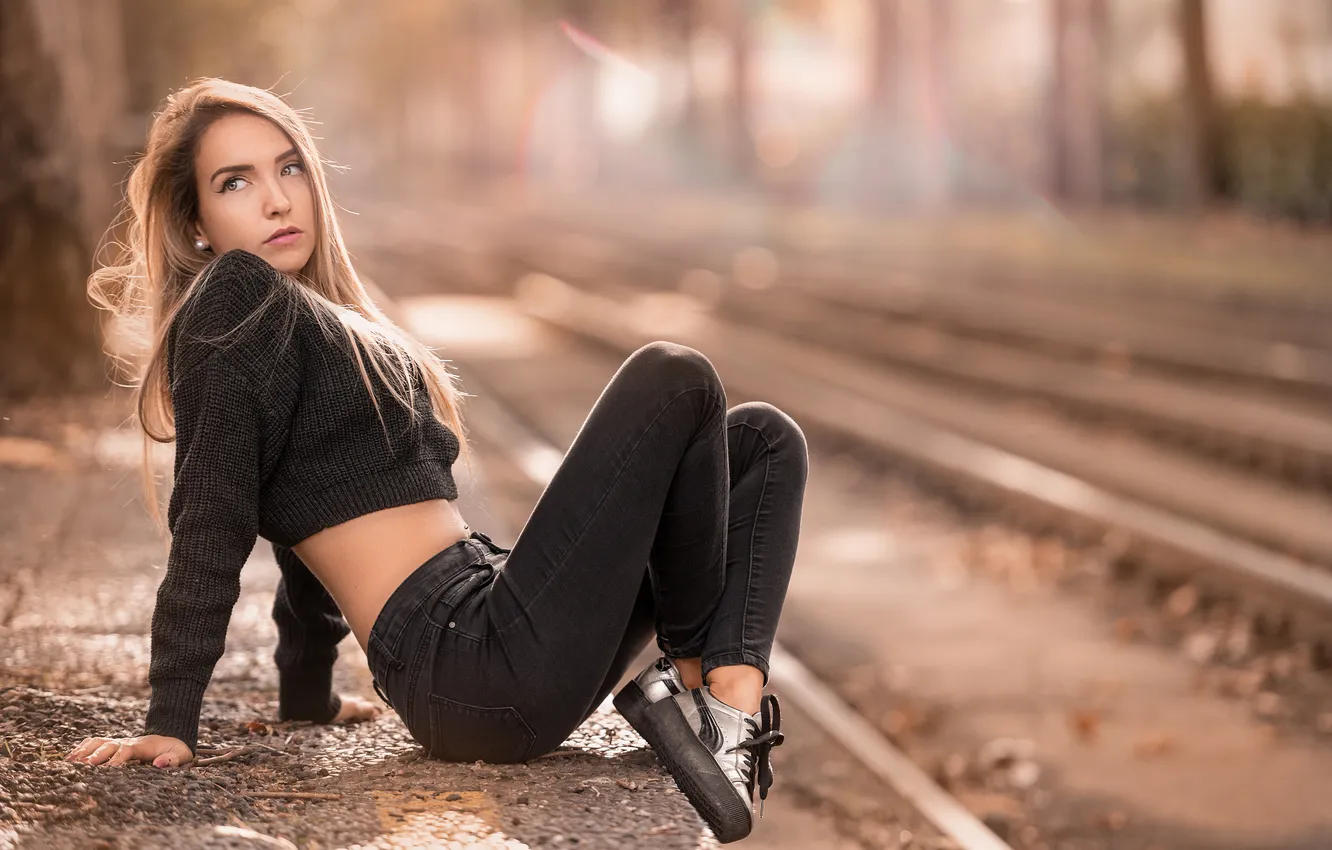 Фото обои girl, model, jeans, cute, long-haired, sweater
