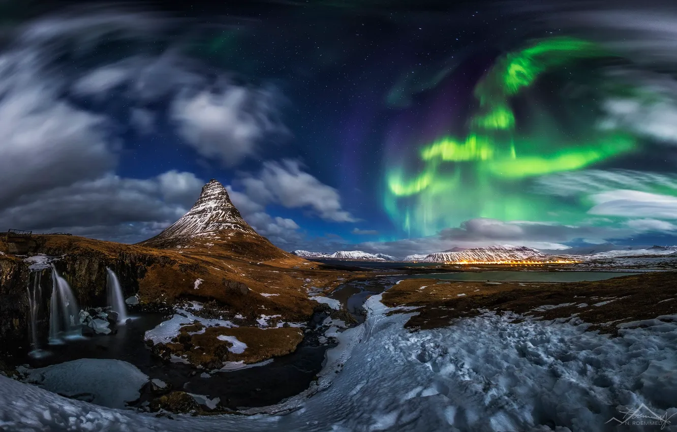 Фото обои звезды, облака, снег, ночь, скалы, гора, водопад, северное сияние