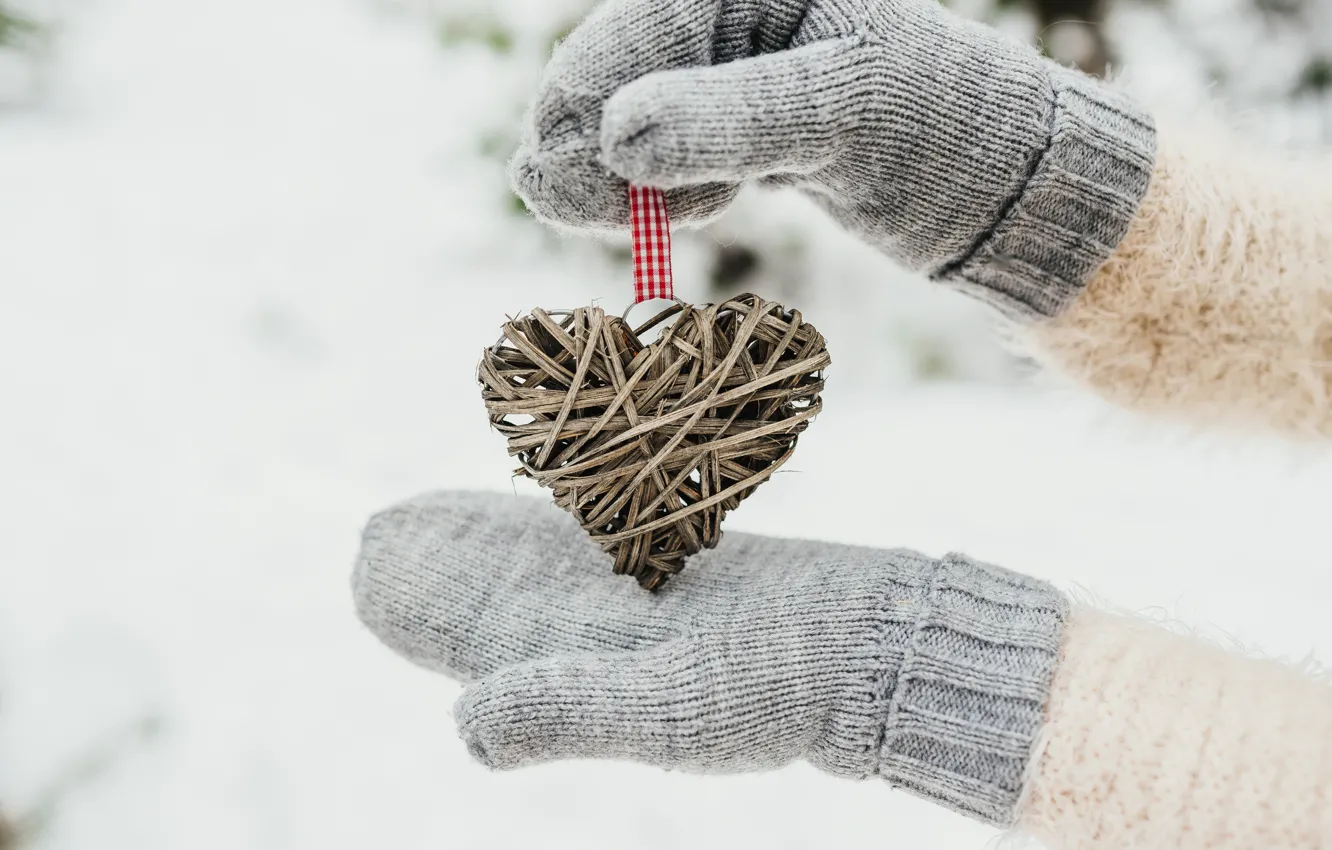 Фото обои зима, снег, любовь, сердце, love, heart, winter, варежки