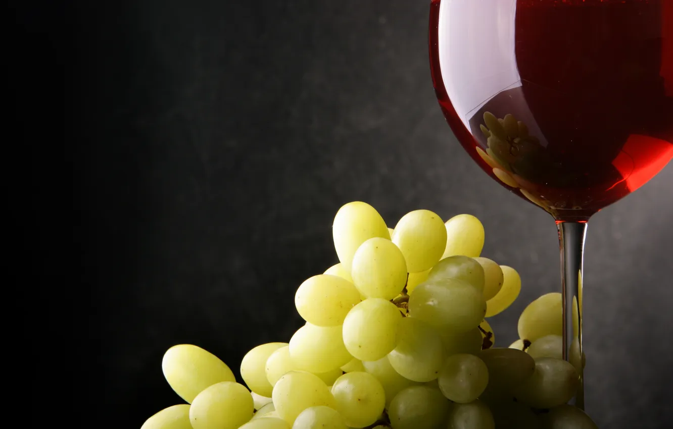 Фото обои отражение, вино, красное, бокал, виноград