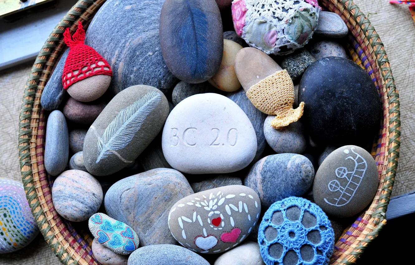 Фото обои камни, цветные, вязание, разрисованные, разукрашенные