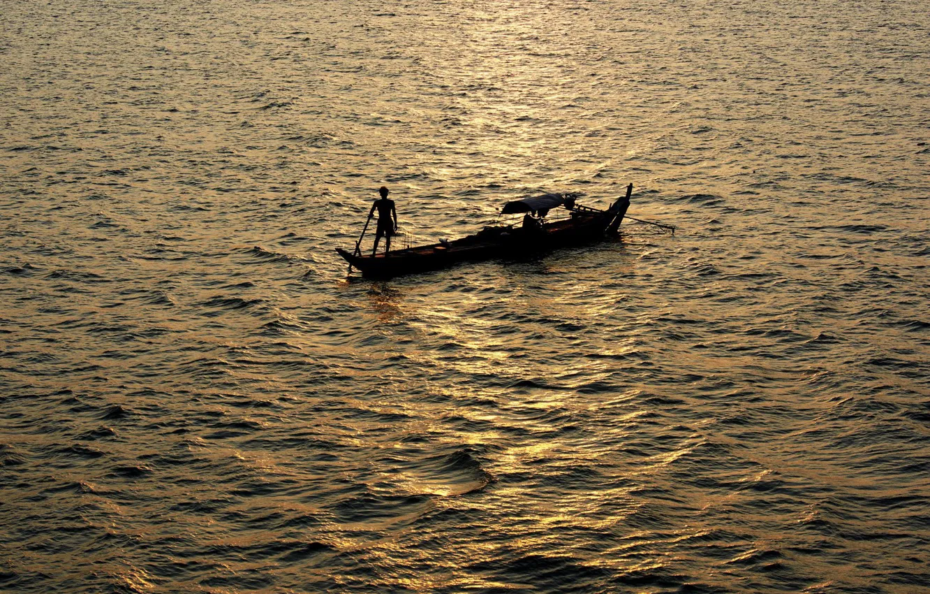 Фото обои море, лодка, рыбак, утро