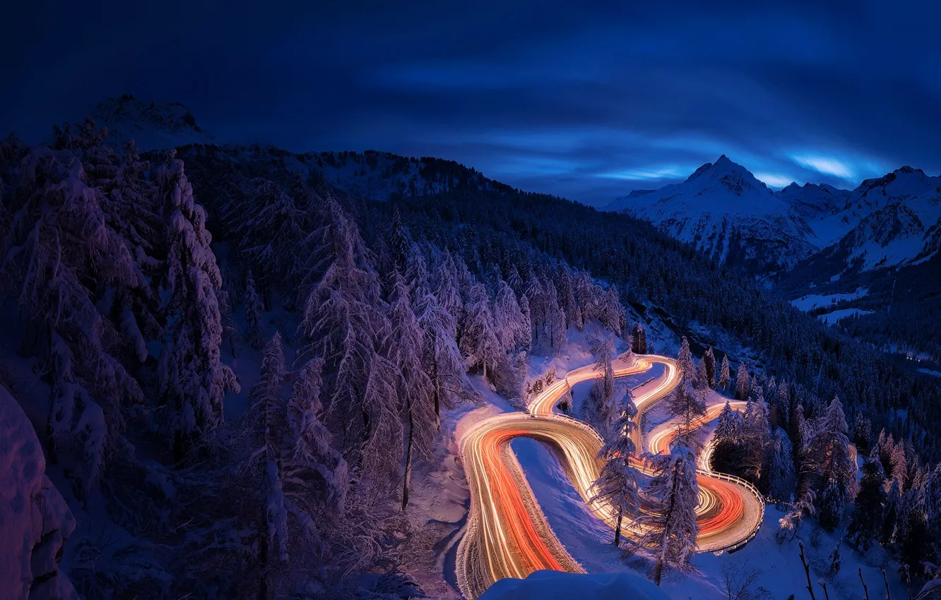 Фото обои зима, дорога, лес, свет, снег, горы, ночь, вечер
