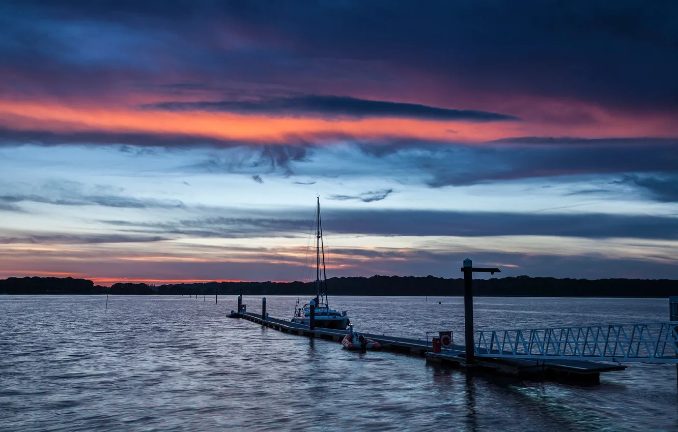 Фото обои небо, закат, река, берег, Англия, вечер, яхта, причал