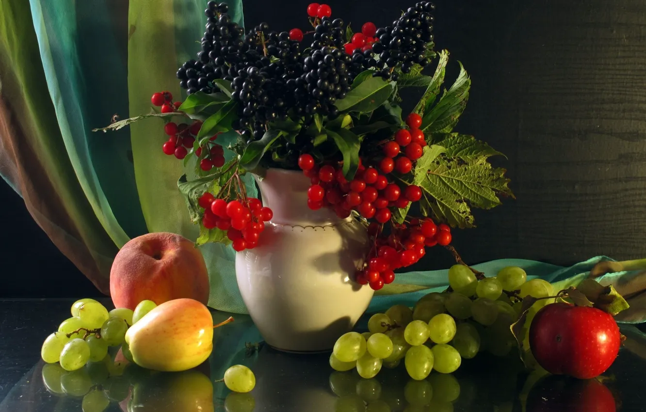 Фото обои ягоды, яблоки, яблоко, виноград, ваза, фрукты, натюрморт, персик