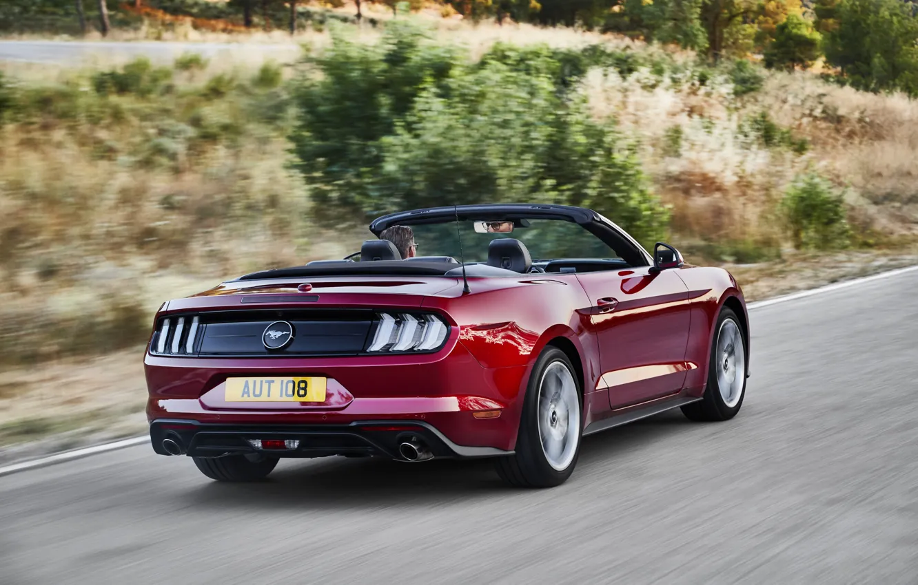 Фото обои Ford, кабриолет, вид сзади, 2018, тёмно-красный, Mustang Convertible